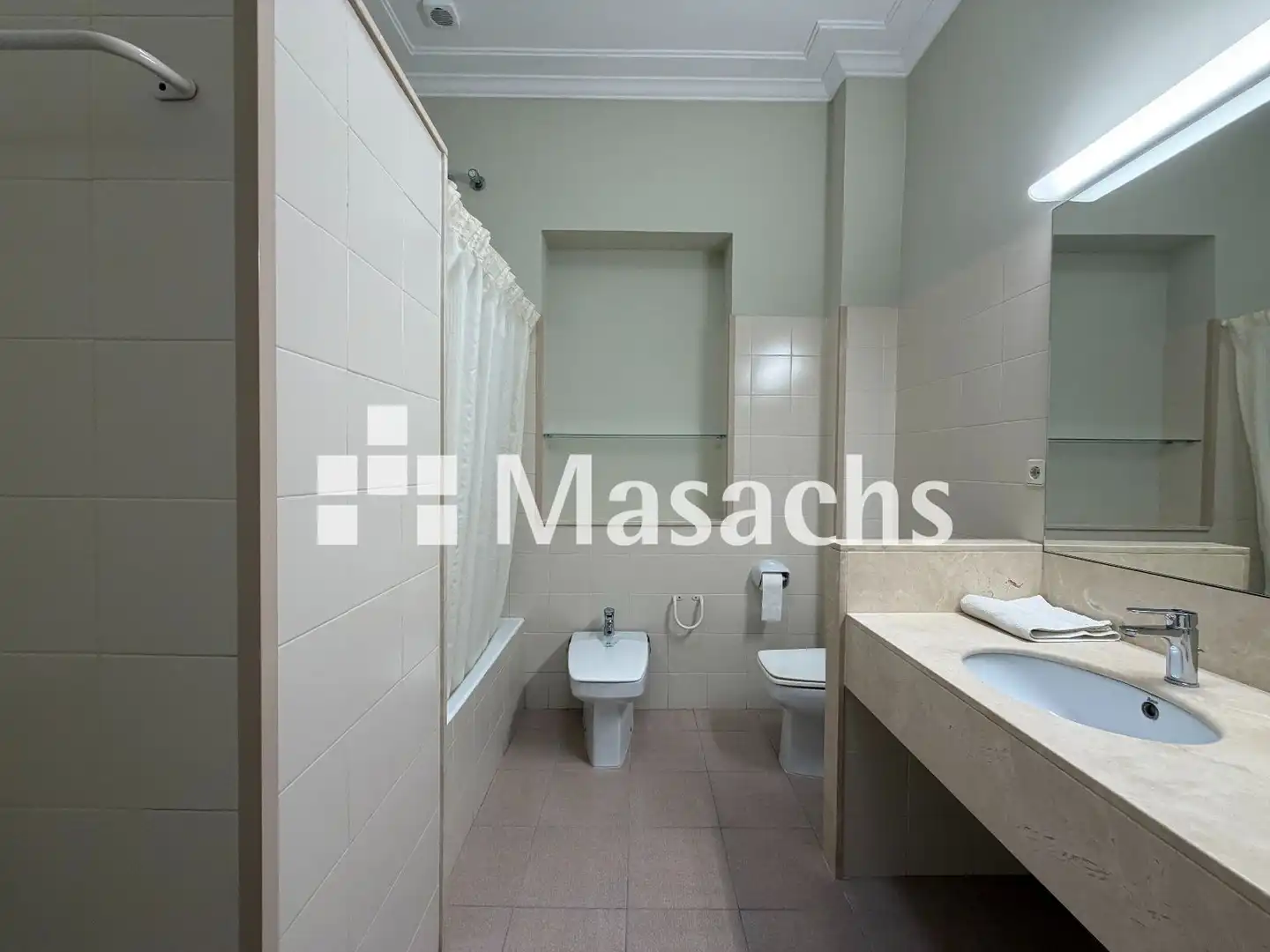 Bathroom of Flat for rent in Centre
