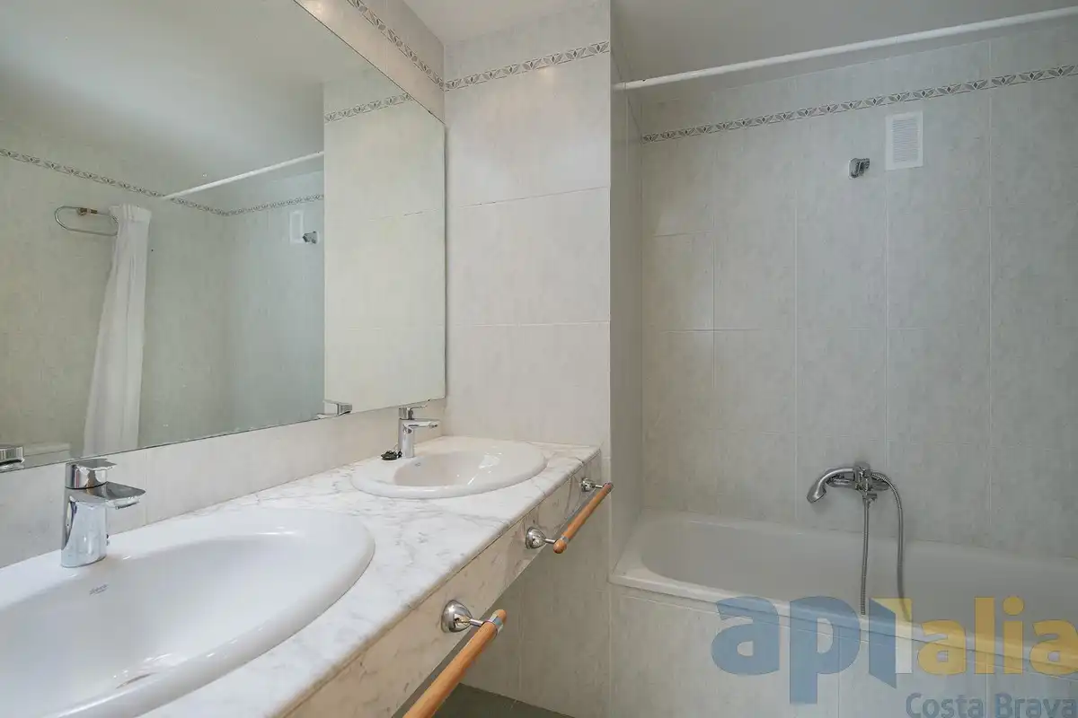Baño de Casa adosada en venta en Sant Feliu de Guíxols con Calefacción, Jardín privado y Terraza