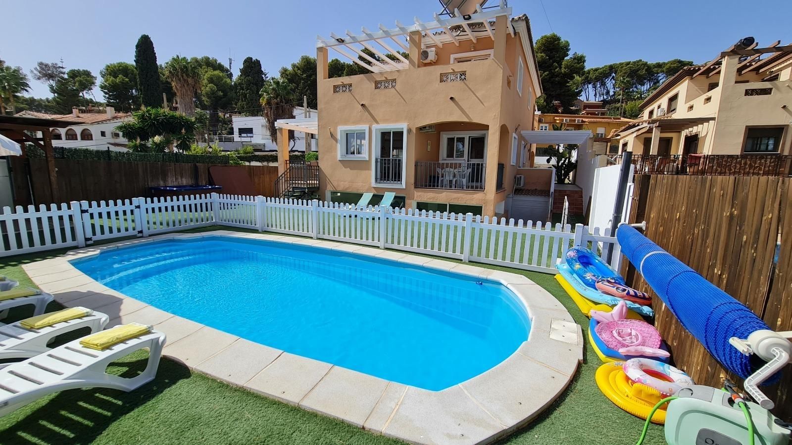 Piscina de Casa o xalet en venda en Torremolinos amb Aire condicionat, Jardí privat i Parquet