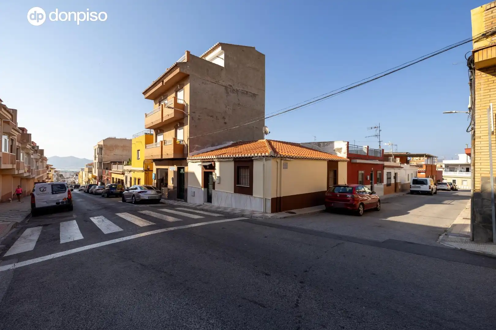 Vista exterior de Casa adosada en venda en Motril amb Aire condicionat