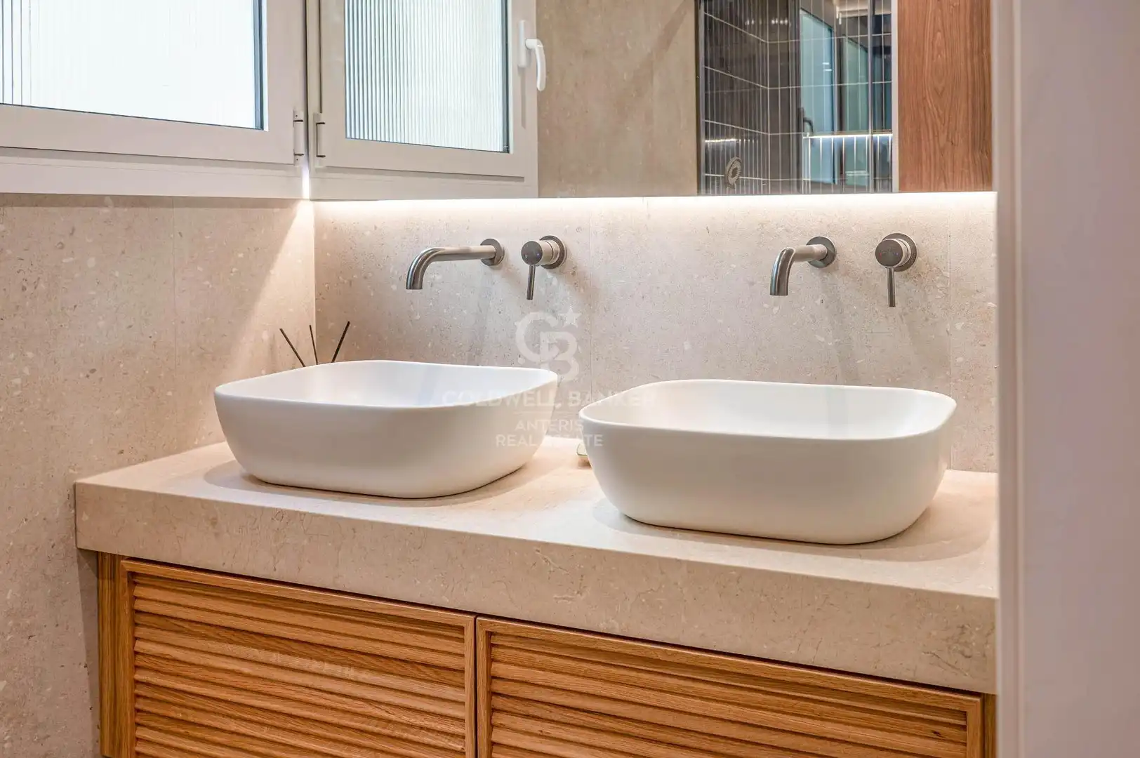 Badezimmer von Wohnung zum Verkauf in Barcelona mit Klimaanlage, Parkett und Terrasse