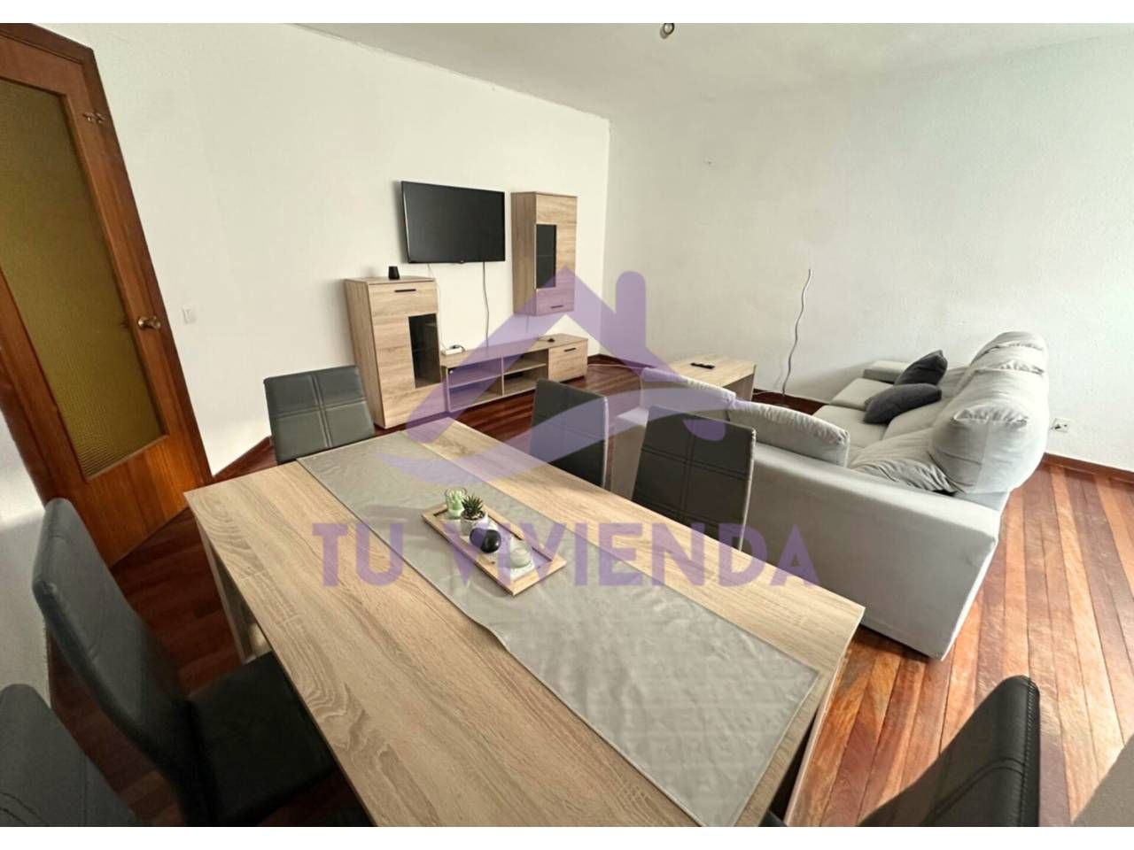 Sala d'estar de Pis en venda en Guardo amb Parquet, Moblat i Balcó