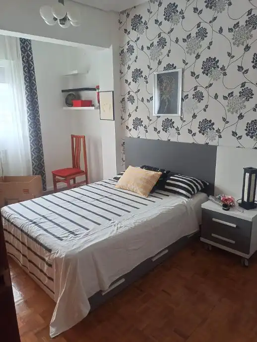 Habitación de Piso de alquiler en  Pamplona / Iruña con Calefacción, Parquet y Amueblado