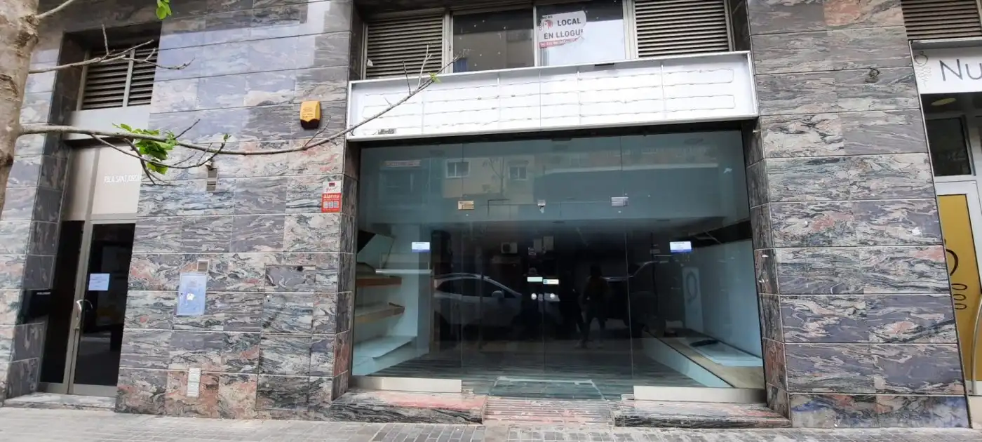 Vista exterior de Local en venta en Ripollet