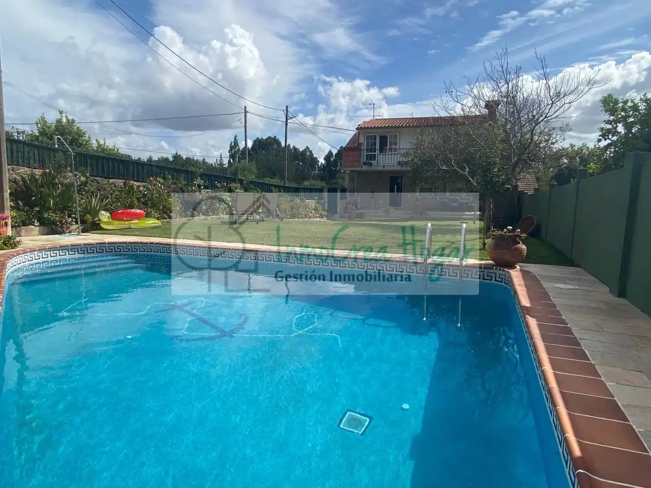 Piscina de Casa o xalet en venda en Vigo  amb Calefacció, Jardí privat i Terrassa