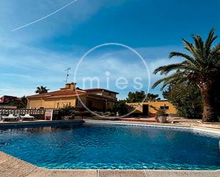 Vista exterior de Casa o xalet en venda en Turís amb Calefacció, Jardí privat i Terrassa