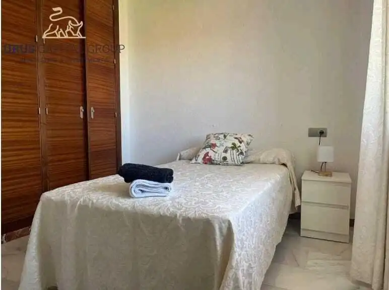 Dormitori de Casa adosada en venda en Córdoba amb Aire condicionat, Calefacció i Jardí privat