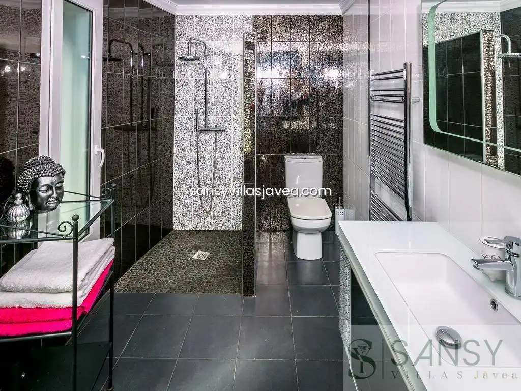 Bathroom of Houses for sale in Jávea / Xàbia  with Air Conditioner and Storage room