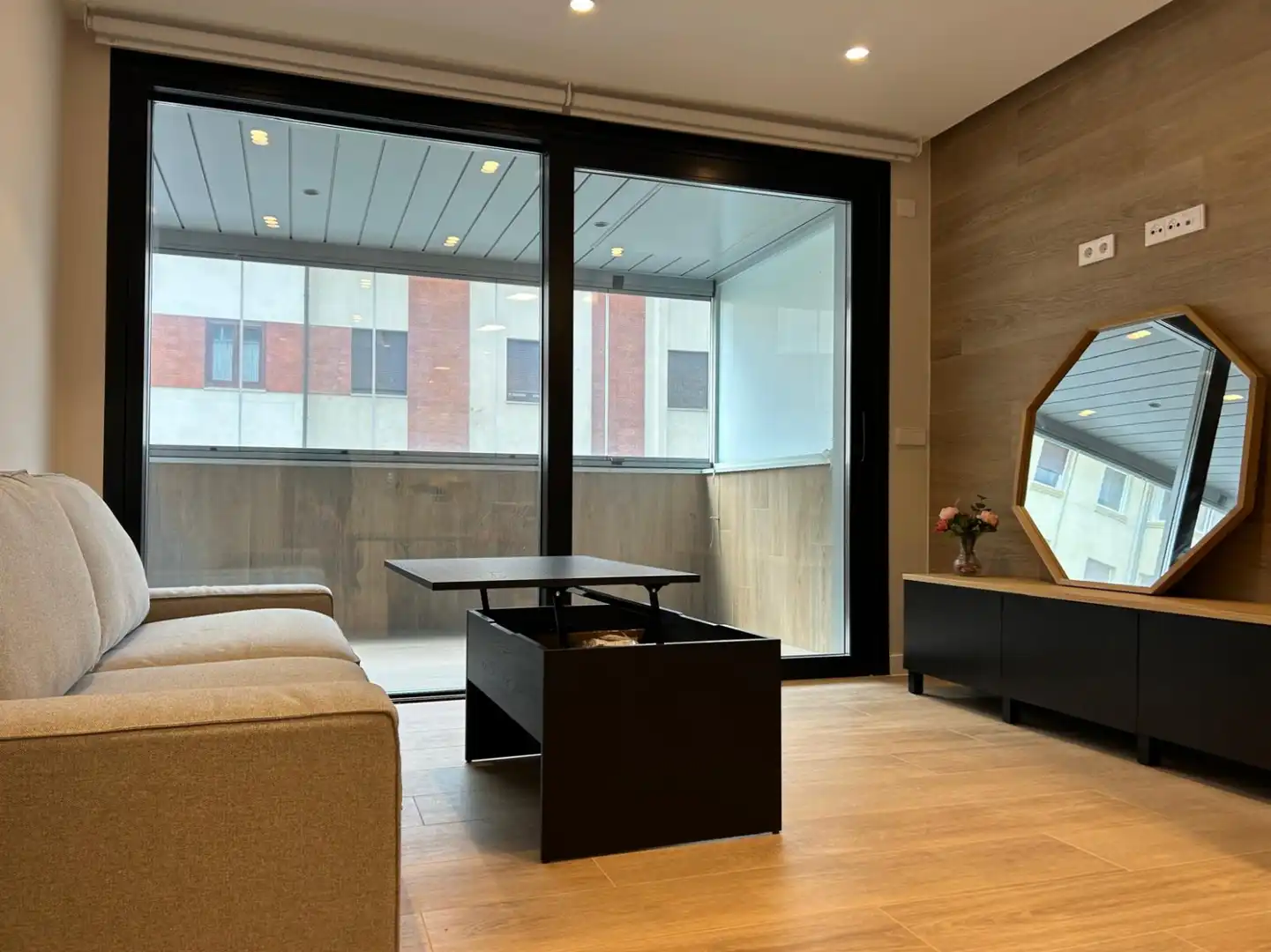 Wohnzimmer von Wohnung zur Miete in  Pamplona / Iruña mit Klimaanlage, Heizung und Terrasse