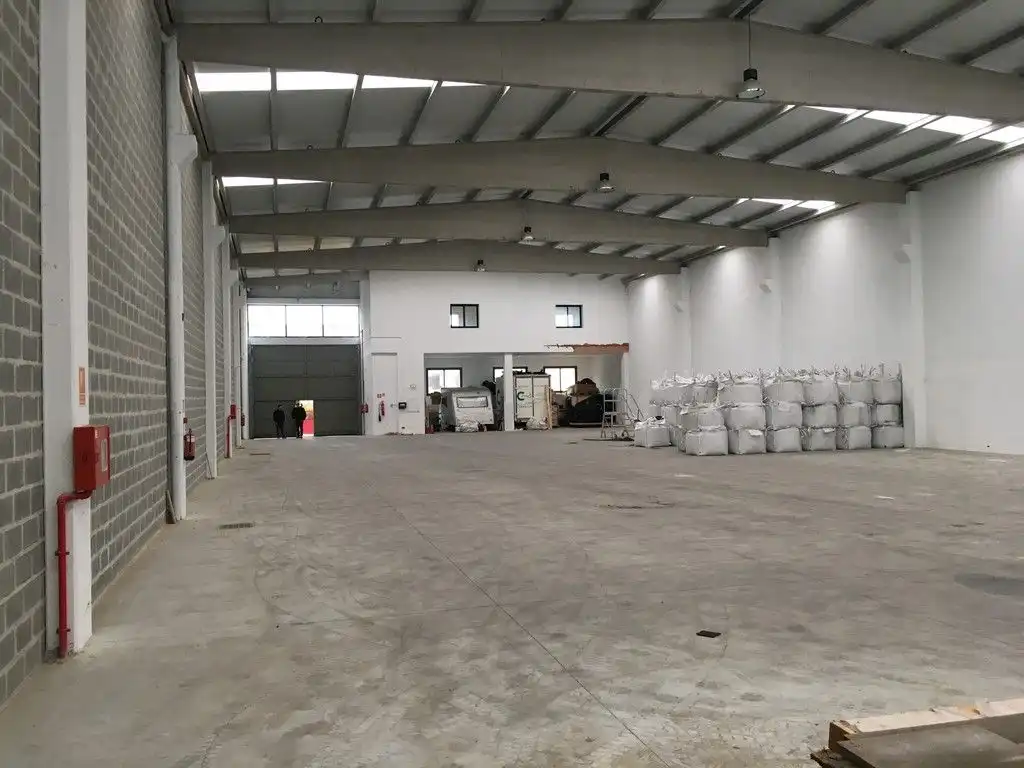 Nave industrial de alquiler en Cabanas