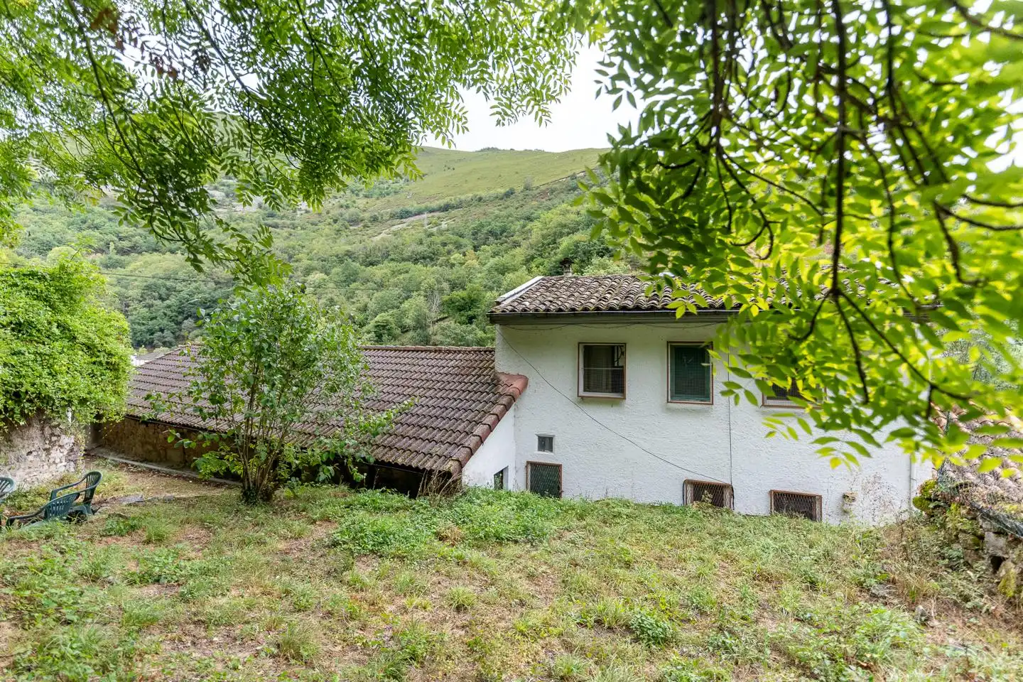 Vista exterior de Casa adosada en venta en Somiedo con Calefacción, Jardín privado y Terraza