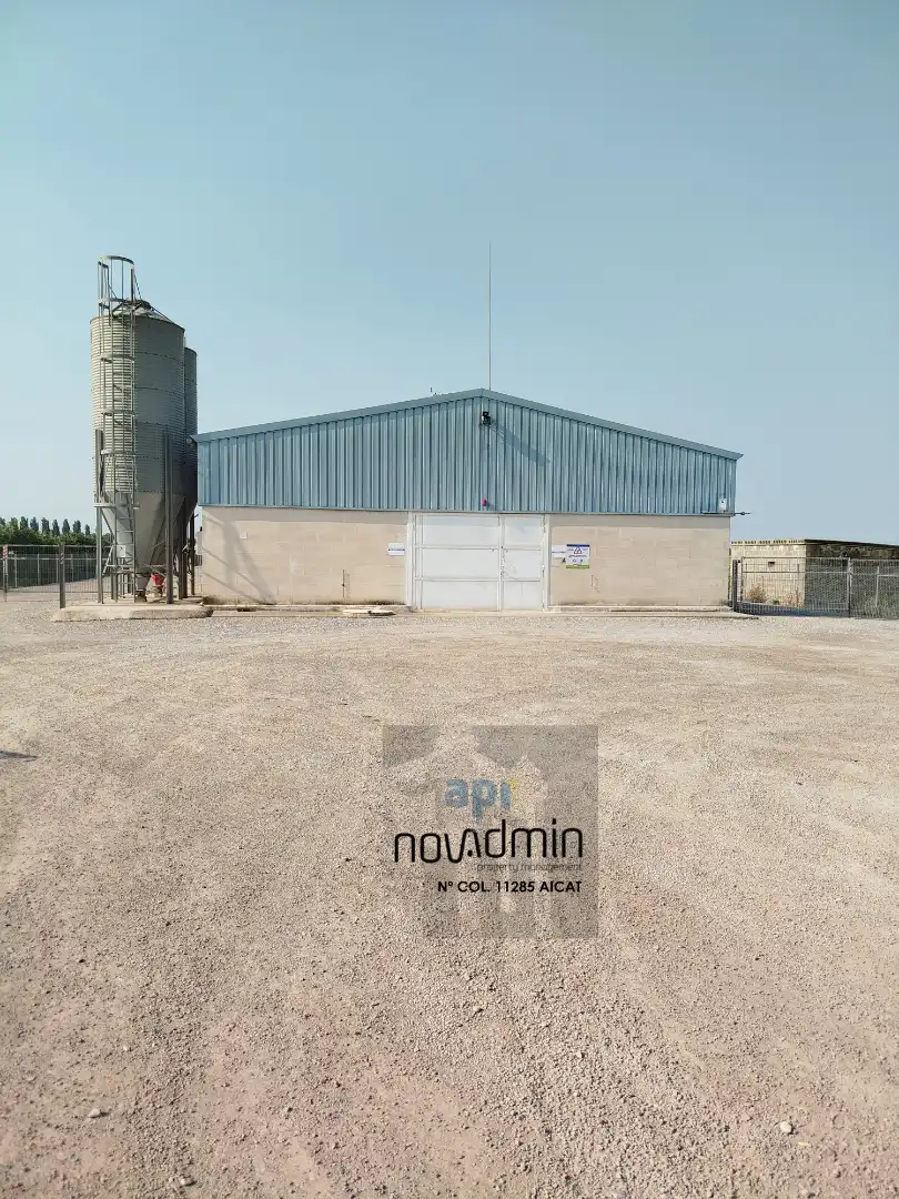Außenansicht von Fabrikhallen zum Verkauf in El Poal mit Heizung und Alarm