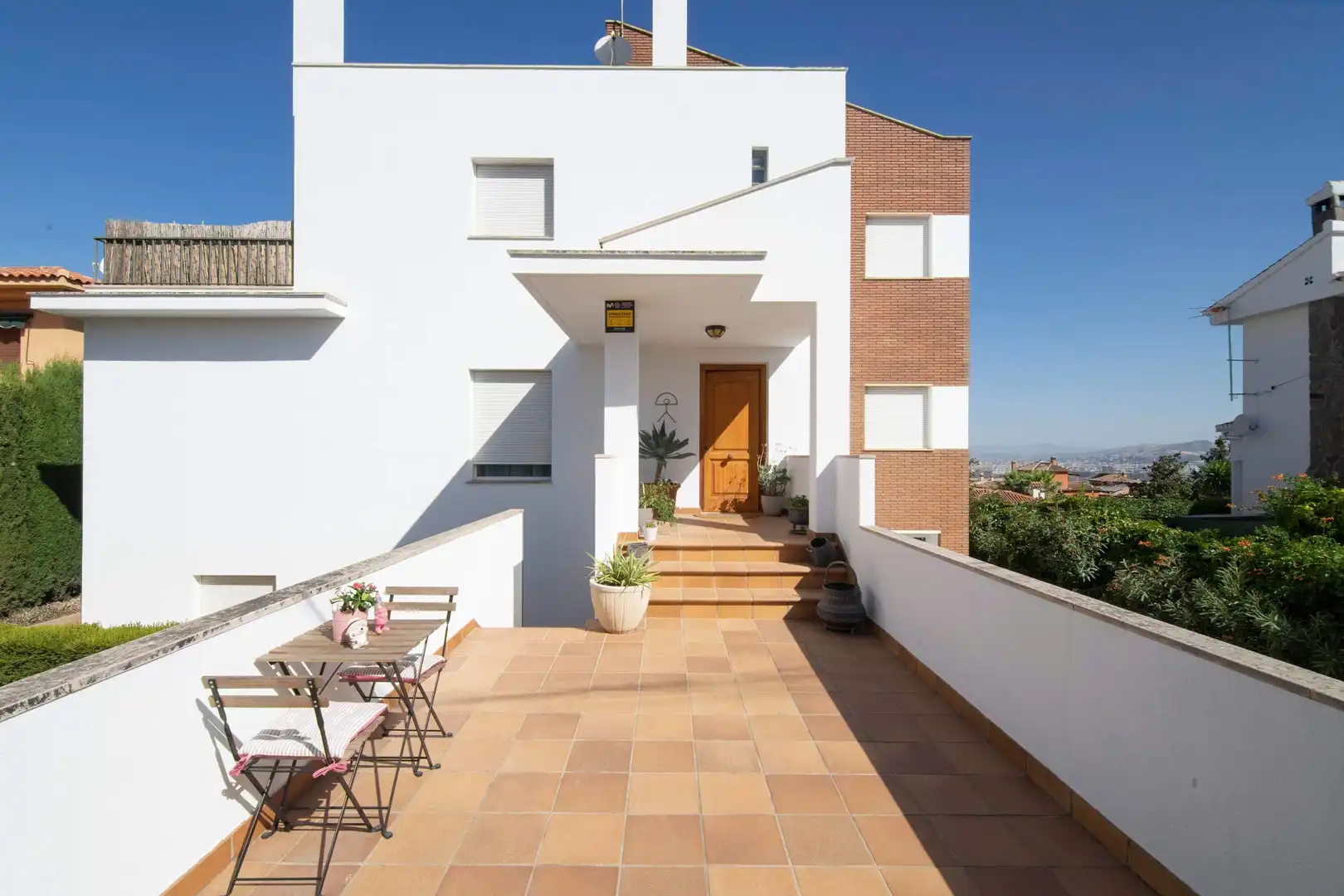 Vista exterior de Casa o xalet en venda en La Zubia amb Calefacció i Jardí privat