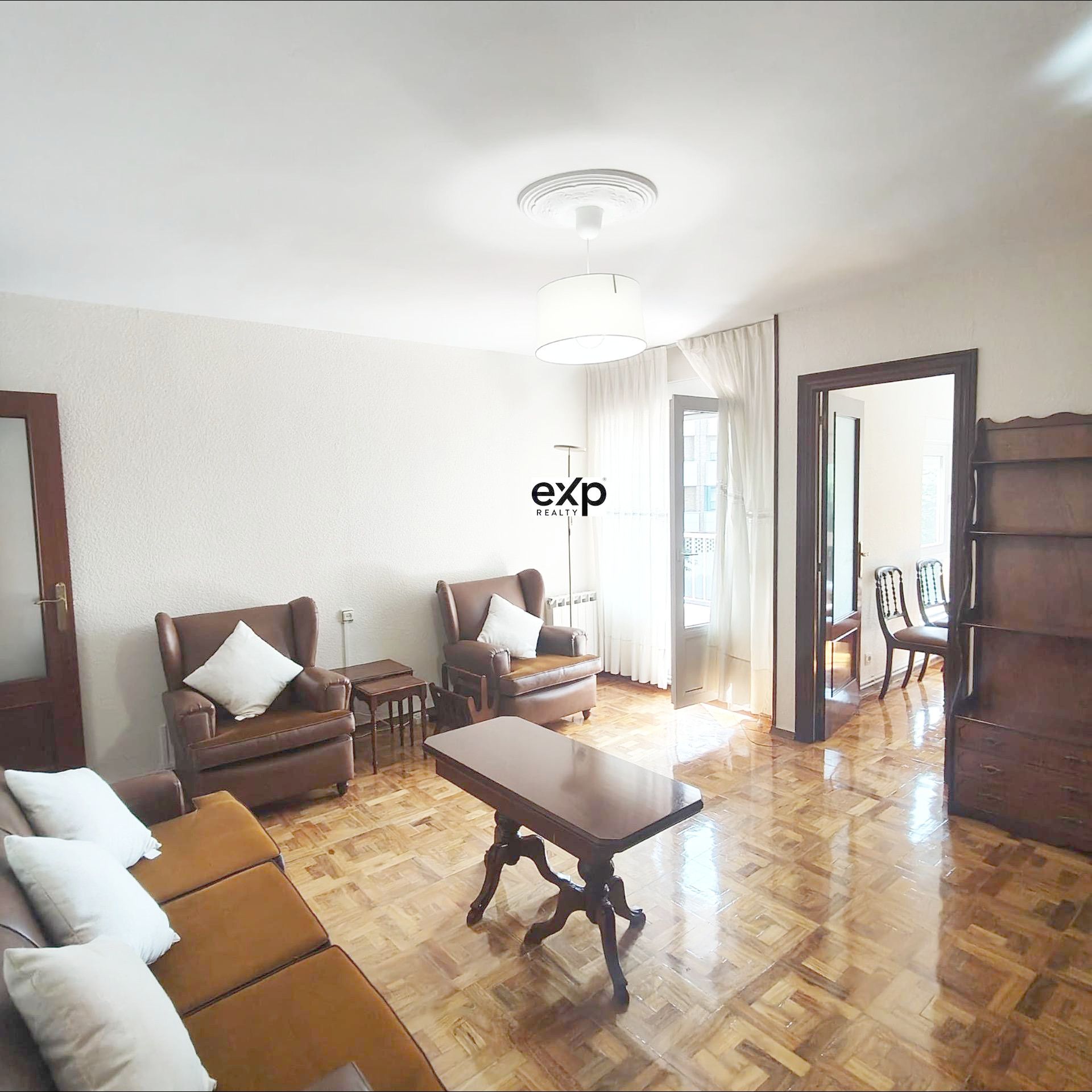 Sala d'estar de Pis de lloguer en Oviedo  amb Calefacció, Terrassa i Balcó