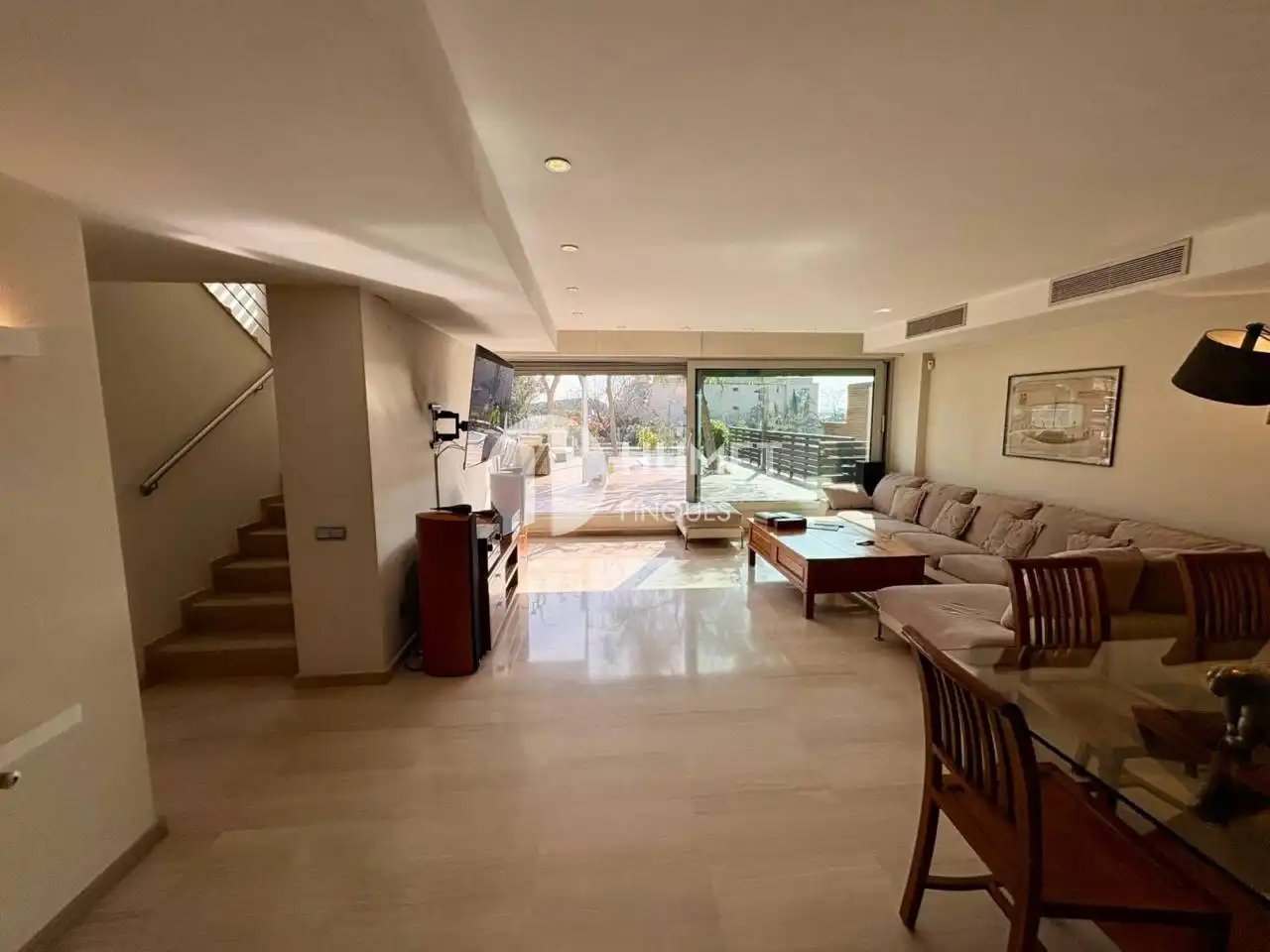 Sala d'estar de Casa o xalet en venda en Barcelona amb Aire condicionat, Calefacció i Jardí privat