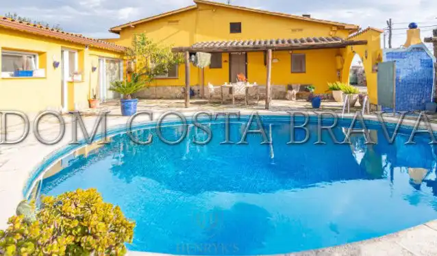 Piscina de Casa o chalet en venta en Viladamat con Aire acondicionado, Calefacción y Amueblado