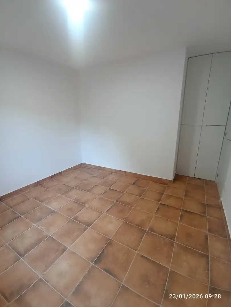 Wohnung zur Miete in Avià mit Heizung und Ofen