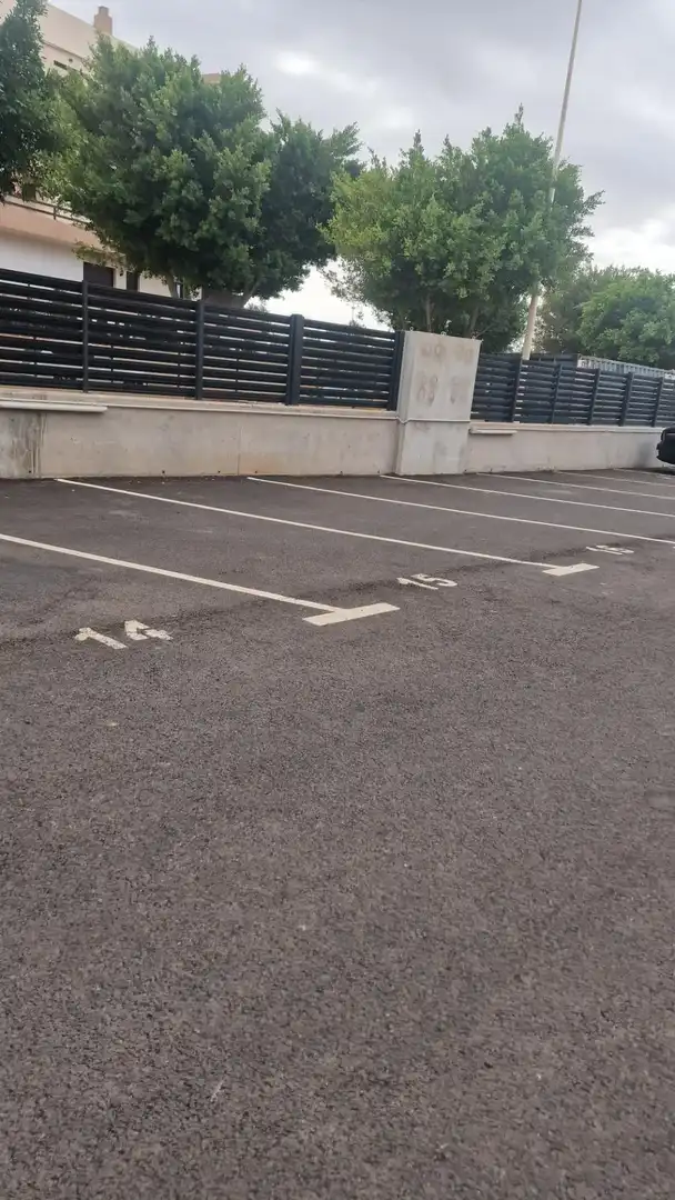 Aparcament de Àtic de lloguer en Almería amb Aire condicionat, Calefacció i Jardí privat