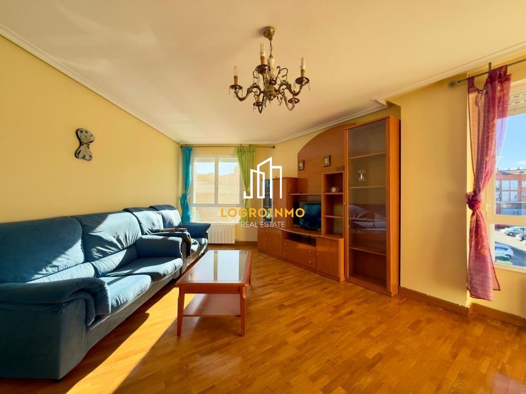 Living room of Flat for sale in Villamediana de Iregua  with Heating and Furnished