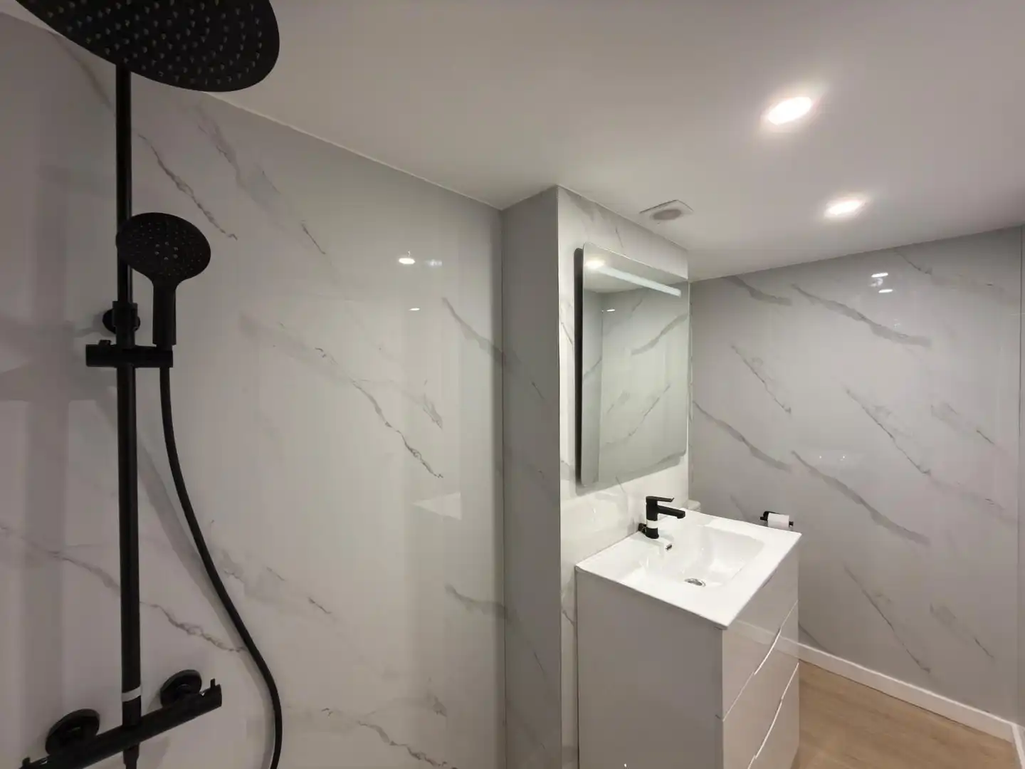 Bany de Apartament en venda en A Coruña Capital  amb Traster