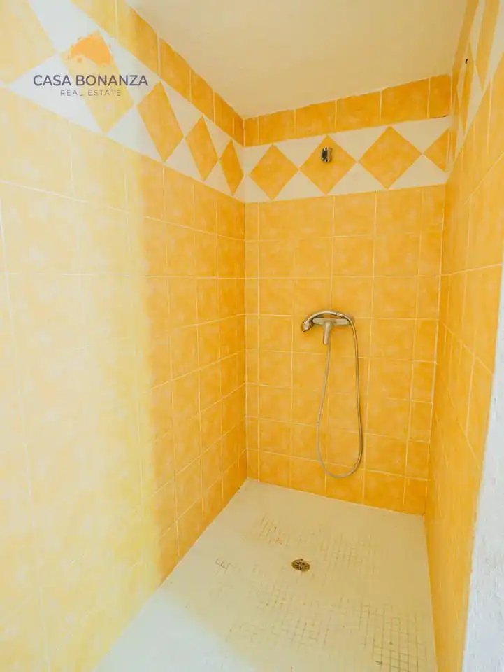 Baño de Finca rústica en venta en Jete con Aire acondicionado, Jardín privado y Terraza