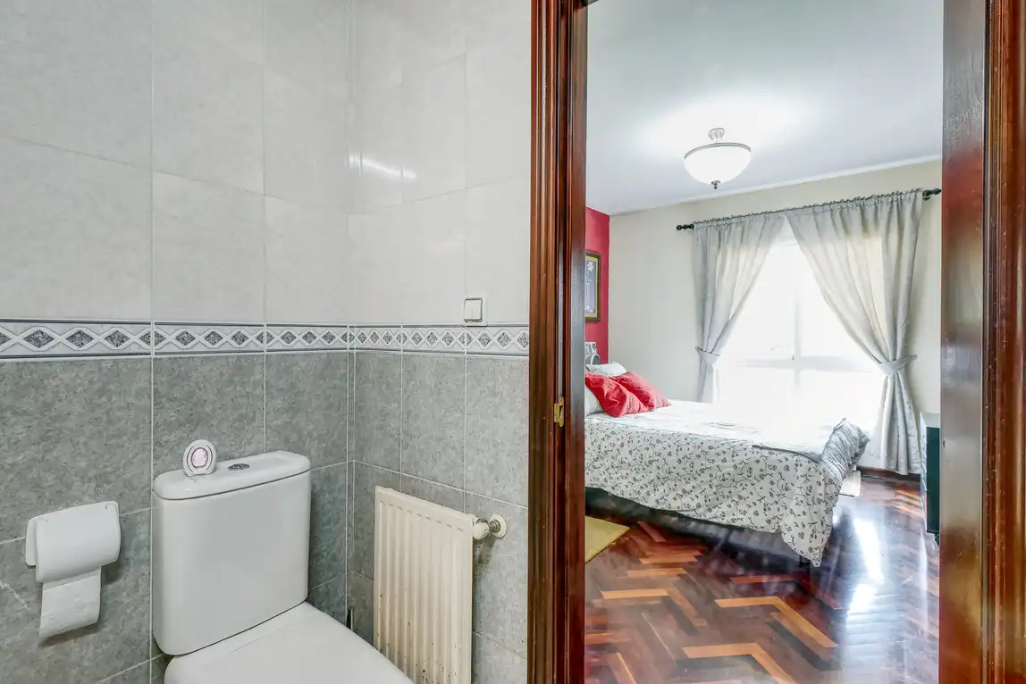 Habitación de Casa adosada en venta en A Coruña Capital  con Calefacción, Jardín privado y Parquet