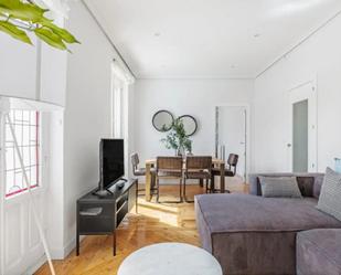 Sala d'estar de Apartament de lloguer en  Madrid Capital amb Aire condicionat