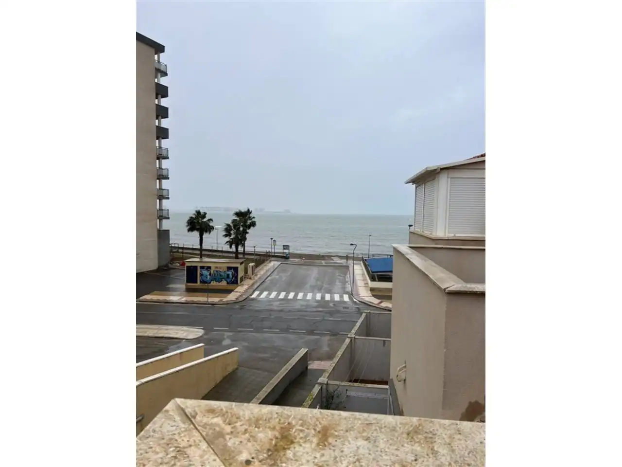 Vista exterior de Casa adosada en venda en La Manga del Mar Menor amb Aire condicionat, Terrassa i Moblat
