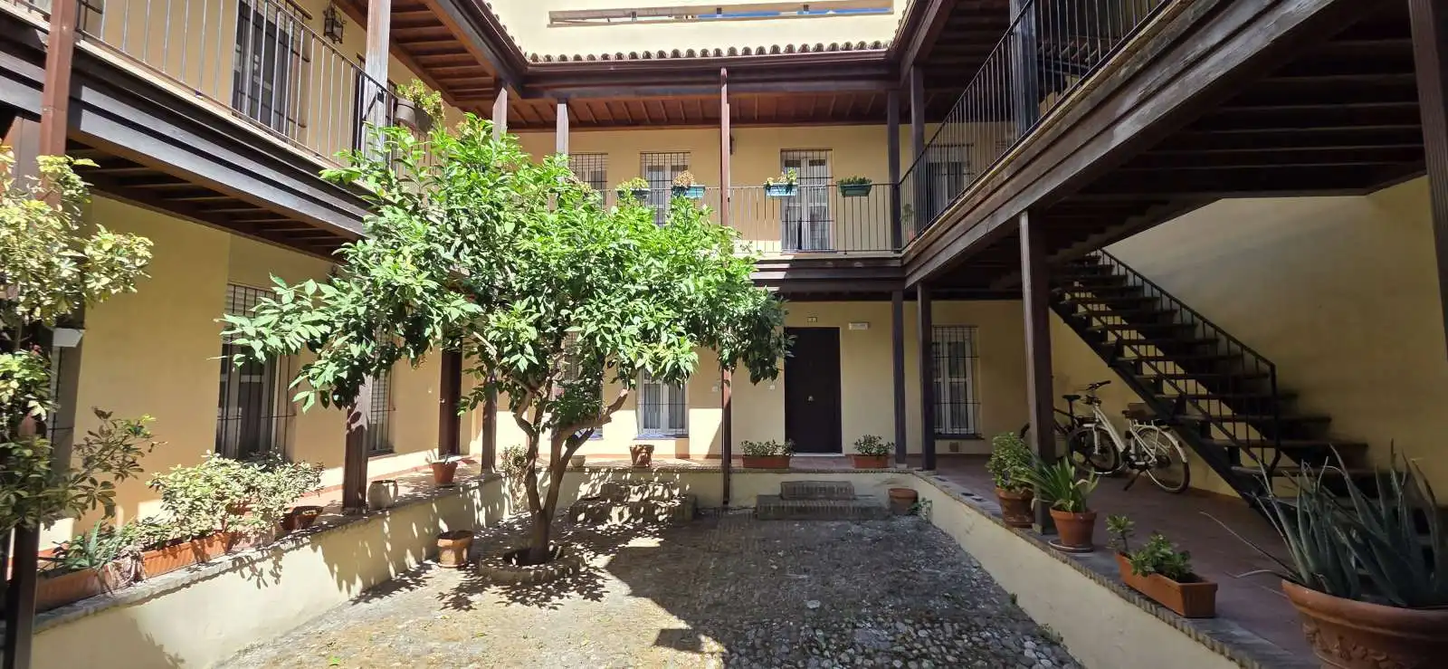 Vista exterior de Apartament per a compartir en Sevilla amb Aire condicionat, Terrassa i Moblat