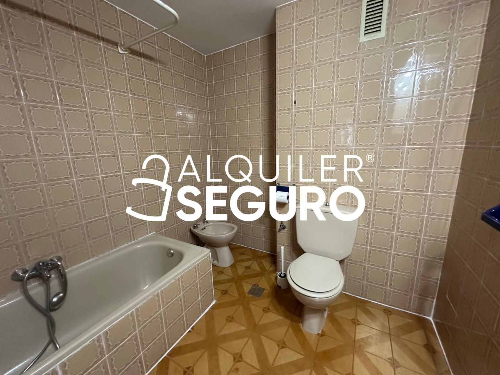 Bathroom of Flat to rent in  Valencia Capital  with Terrace and Furnished