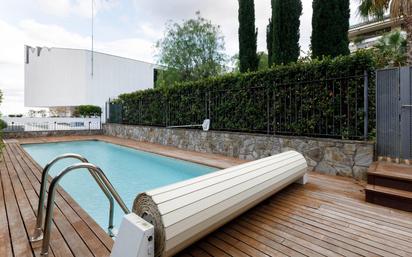 Swimming pool of Flat to rent in  Barcelona Capital  with Air Conditioner, Heating and Private garden