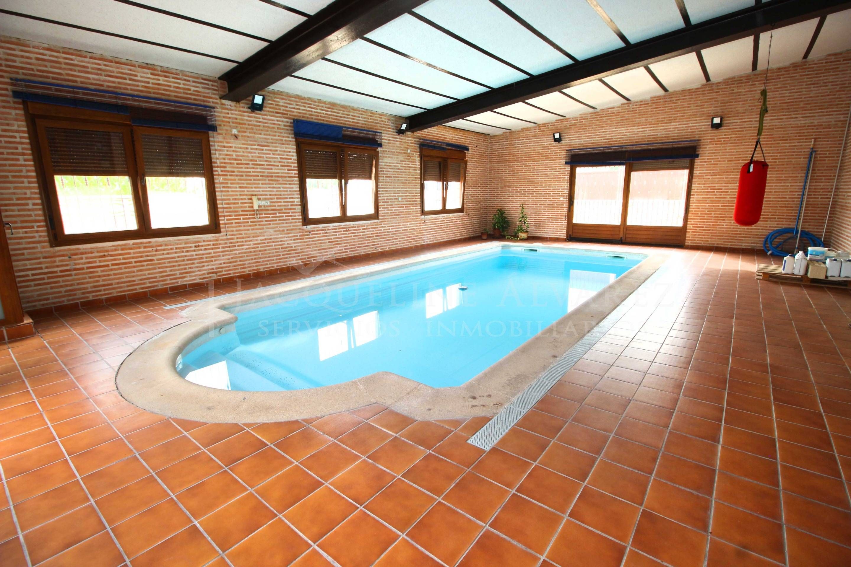 Swimming pool of House or chalet for sale in Yeles  with Heating, Private garden and Swimming Pool