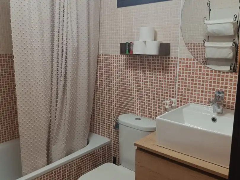 Bany de Àtic de lloguer en Águilas amb Aire condicionat, Calefacció i Jardí privat