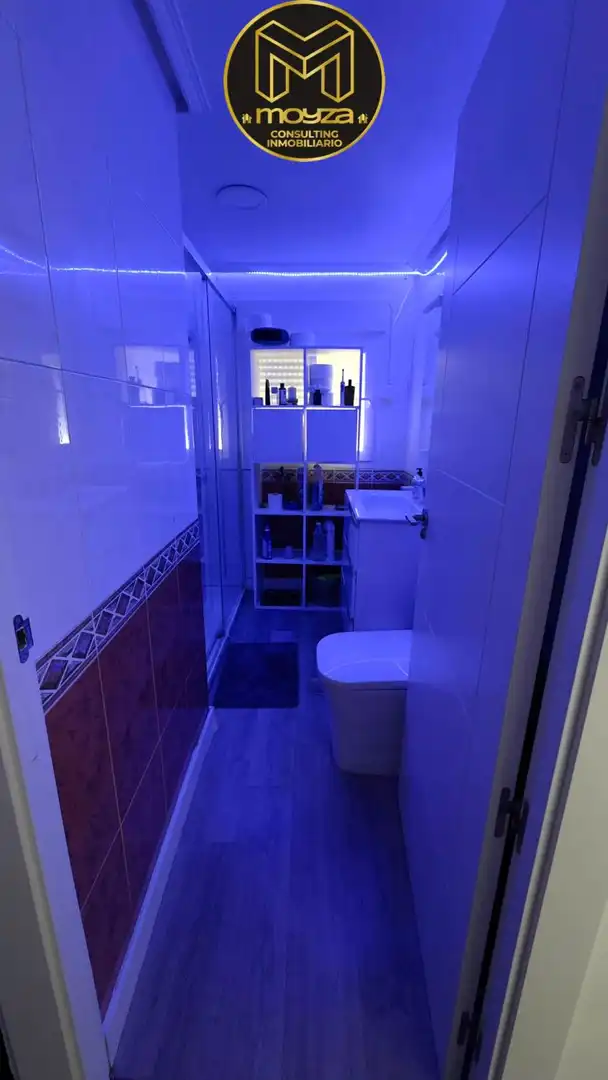 Bathroom of Flat for rent in Jaén  with Air Conditioner, Heating and Balcony