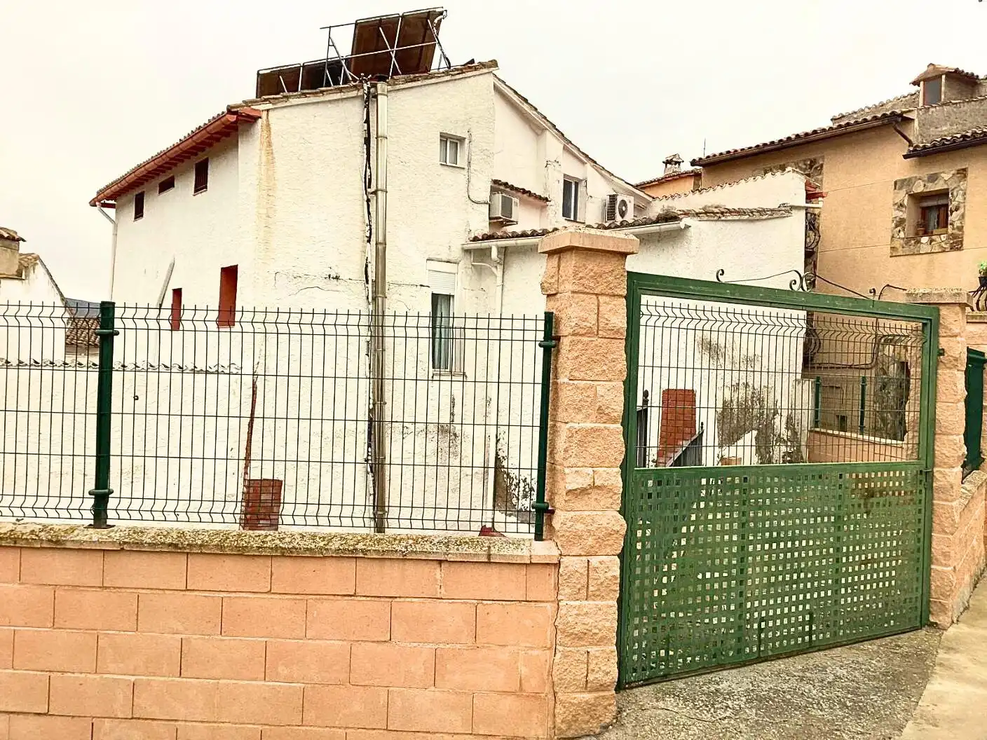 Vista exterior de Finca rústica en venda en Velilla de Jiloca amb Jardí privat, Terrassa i Traster