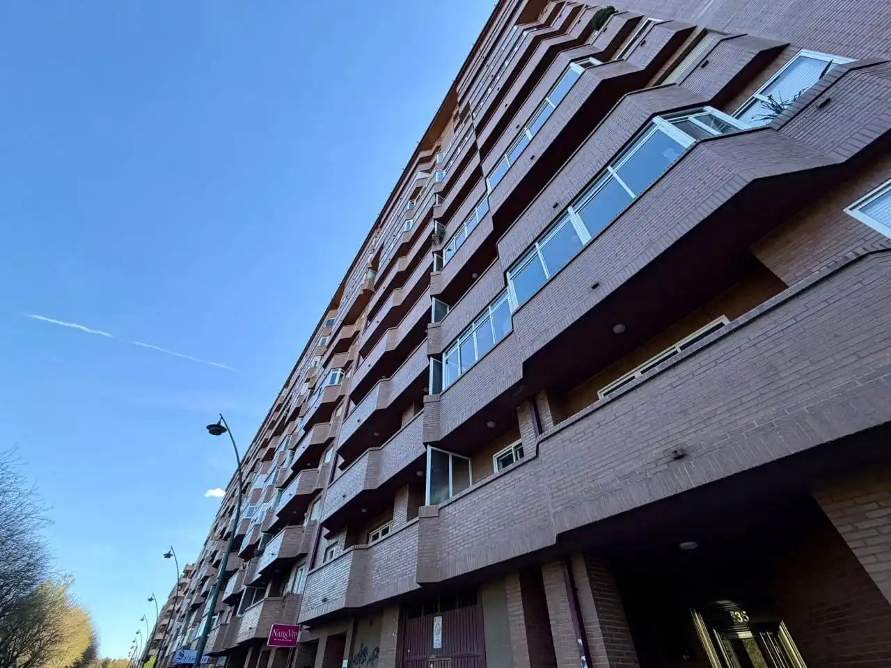 Außenansicht von Wohnung zur Miete in León Capital  mit Heizung und Abstellraum