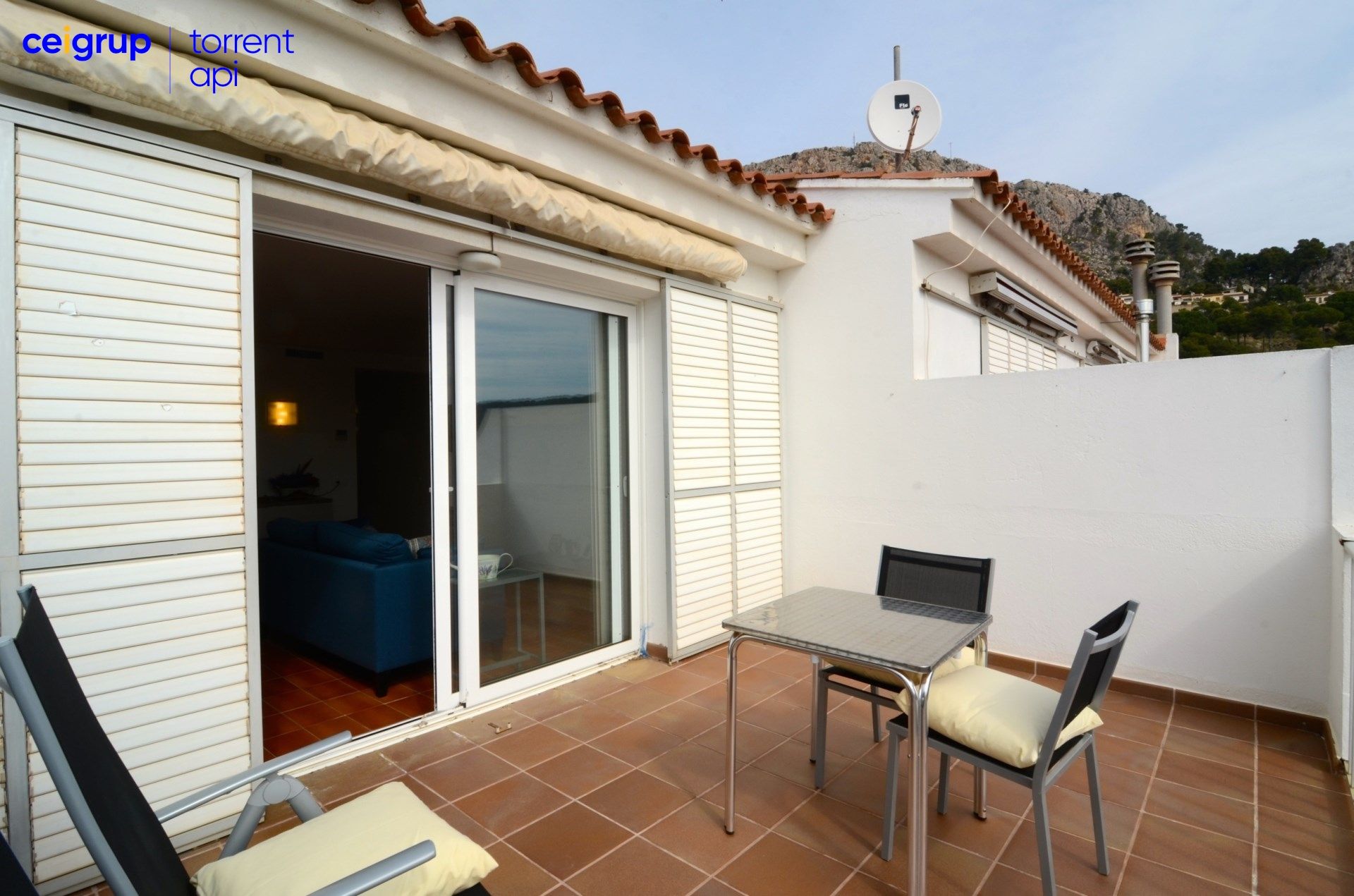 Vista exterior de Àtic en venda en L'Estartit amb Aire condicionat, Terrassa i Moblat