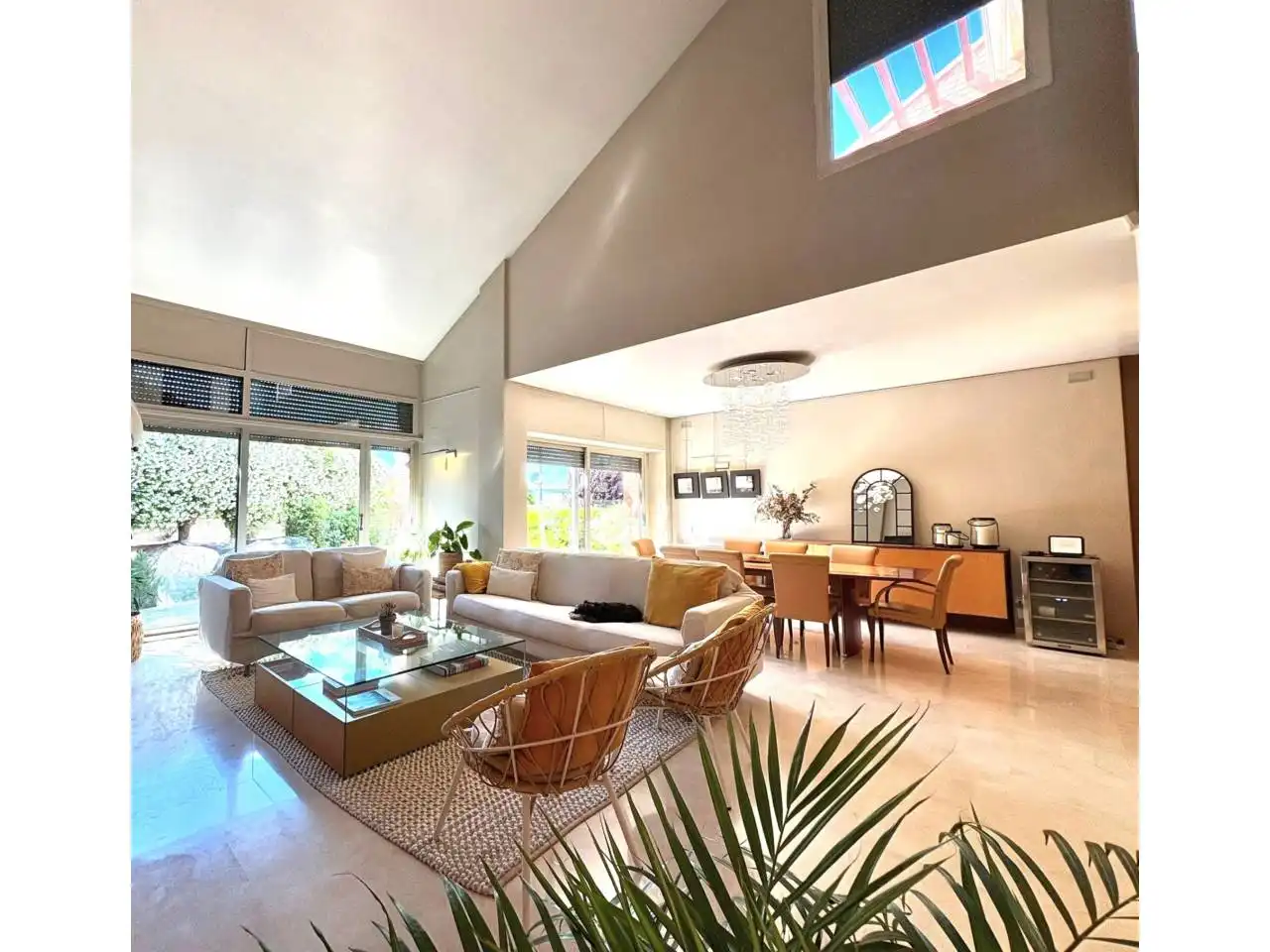 Sala de estar de Casa o chalet en venta en Sant Cugat del Vallès con Aire acondicionado, Calefacción y Jardín privado