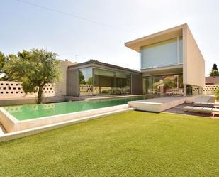 Swimming pool of House or chalet for sale in  Valencia Capital  with Air Conditioner, Terrace and Swimming Pool