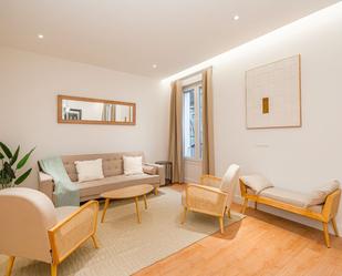 Living room of Flat to rent in  Madrid Capital  with Air Conditioner, Heating and Furnished