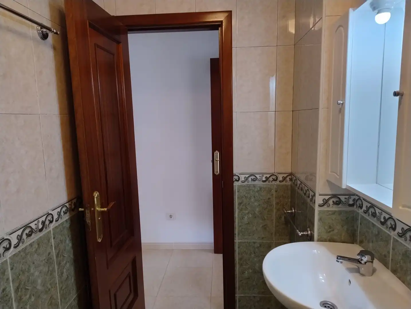 Bathroom of Flat for rent in Val do Dubra  with Heating, Furnished and Oven