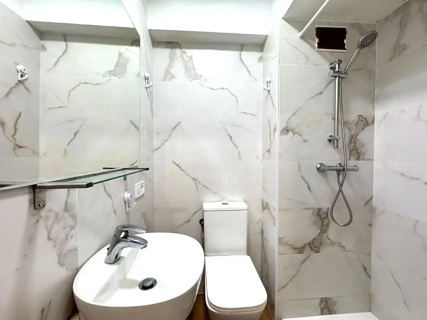 Bathroom of Apartments for sale in Alicante / Alacant