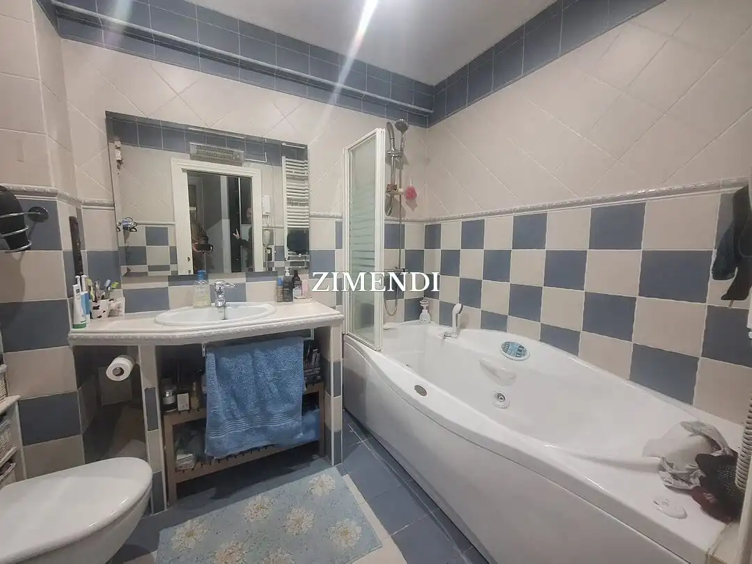 Bathroom of Flat for sale in Durango  with Air Conditioner, Heating and Storage room