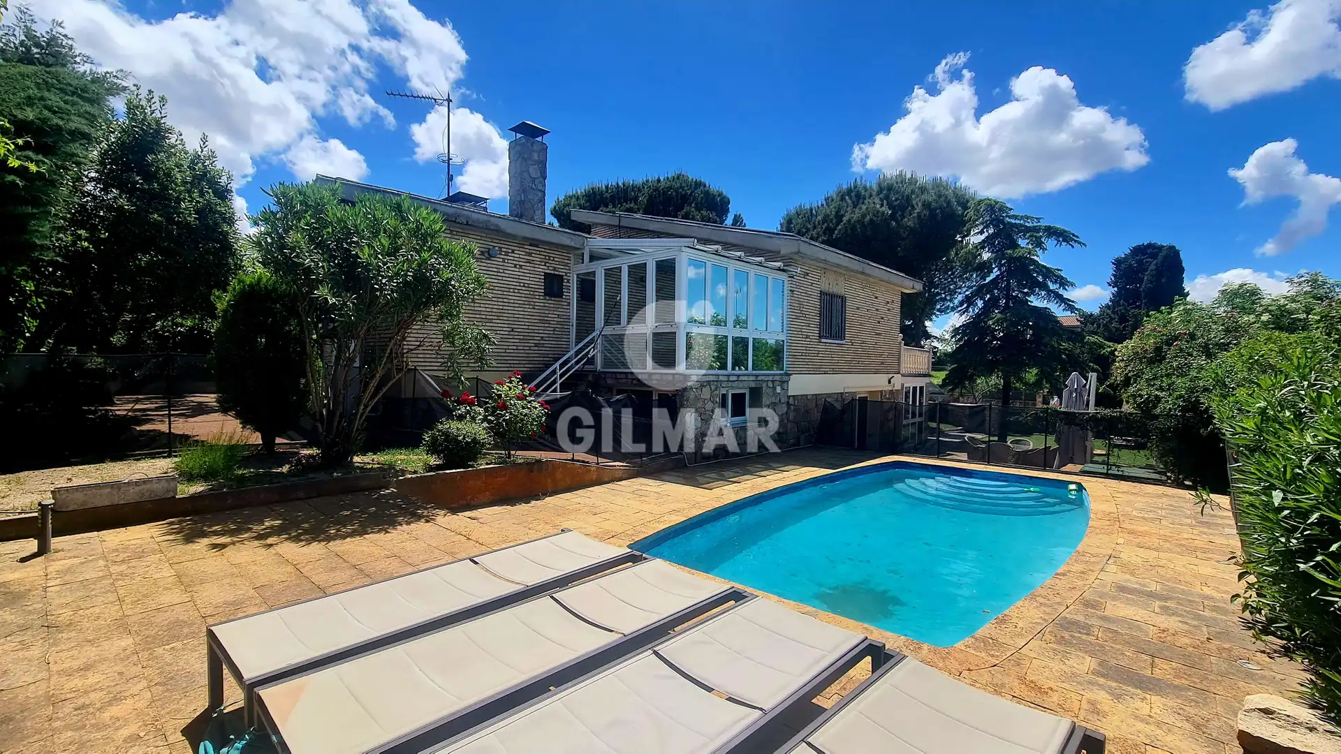 Vista exterior de Casa o chalet en venta en Boadilla del Monte con Calefacción, Jardín privado y Piscina