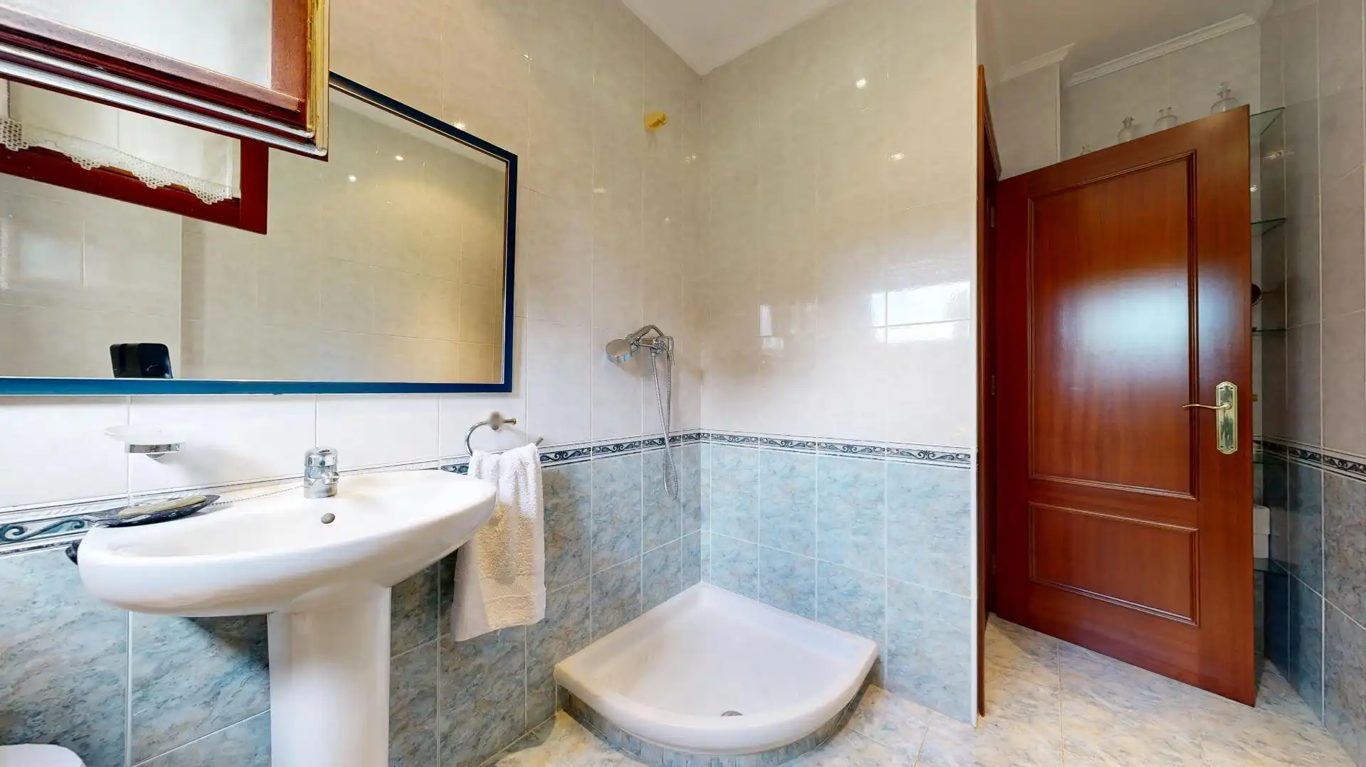 Baño de Casa adosada en venta en Zalla  con Calefacción, Jardín privado y Terraza
