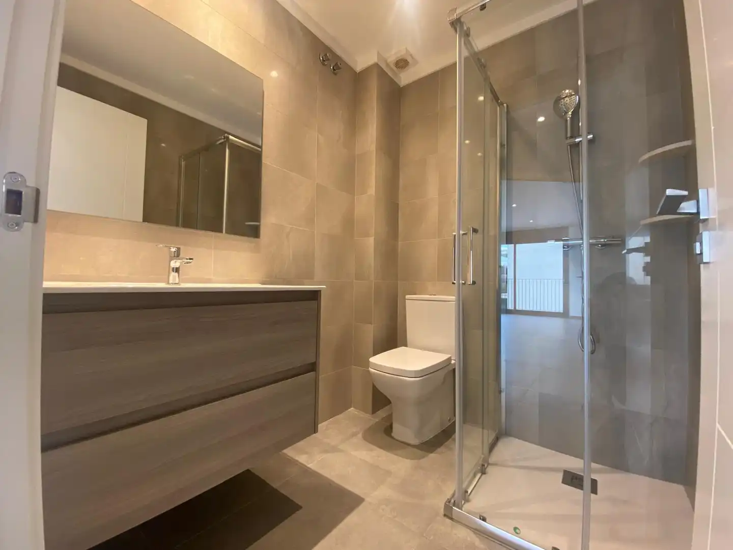 Baño de Casa adosada en venta en Vic con Calefacción, Jardín privado y Terraza