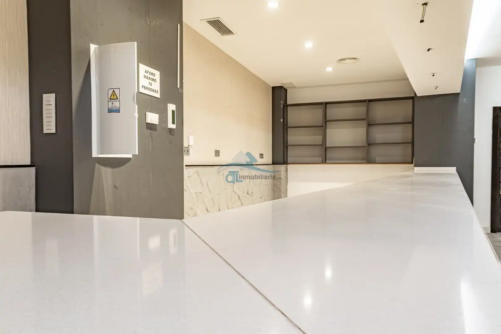 Commercial properties for rent in Linares  with Air Conditioner