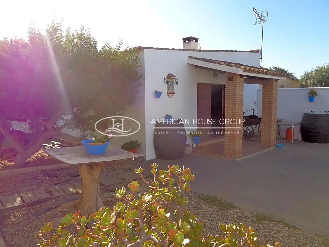 Vista exterior de Casa o xalet en venda en Chiclana de la Frontera amb Aire condicionat, Calefacció i Jardí privat