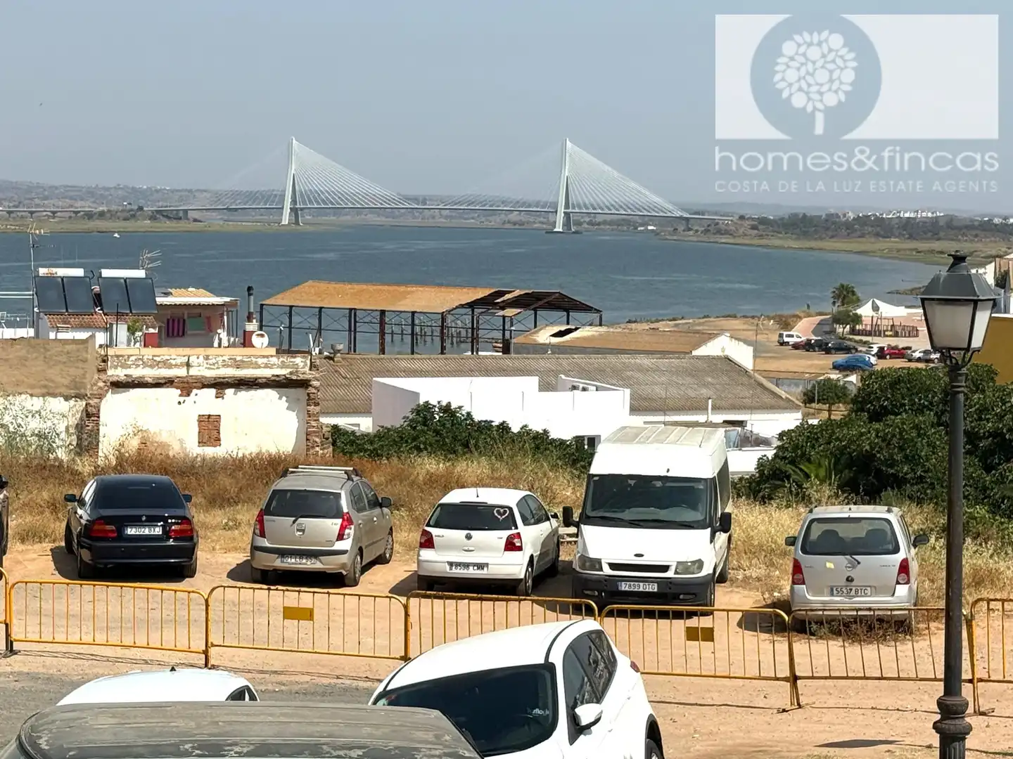 Außenansicht von Wohnung zum Verkauf in Ayamonte mit Klimaanlage und Balkon