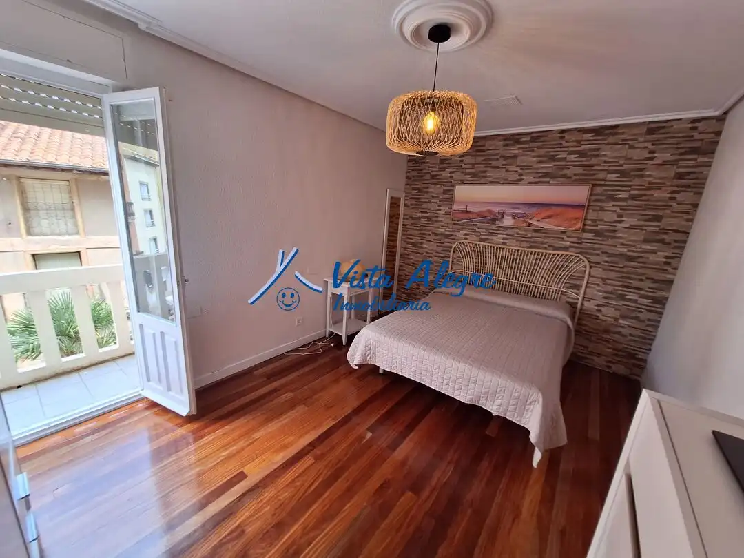 Habitación de Apartamento en venta en Haro con Calefacción, Terraza y Amueblado